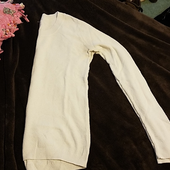 White pullover - Picture 2 of 5